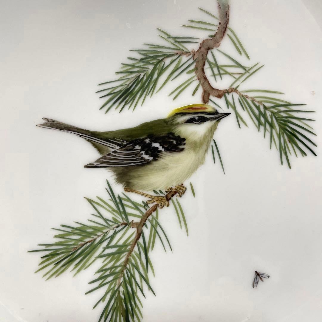 ＊写実画・松に止まる雀＊２５cm・金縁・Meissen・