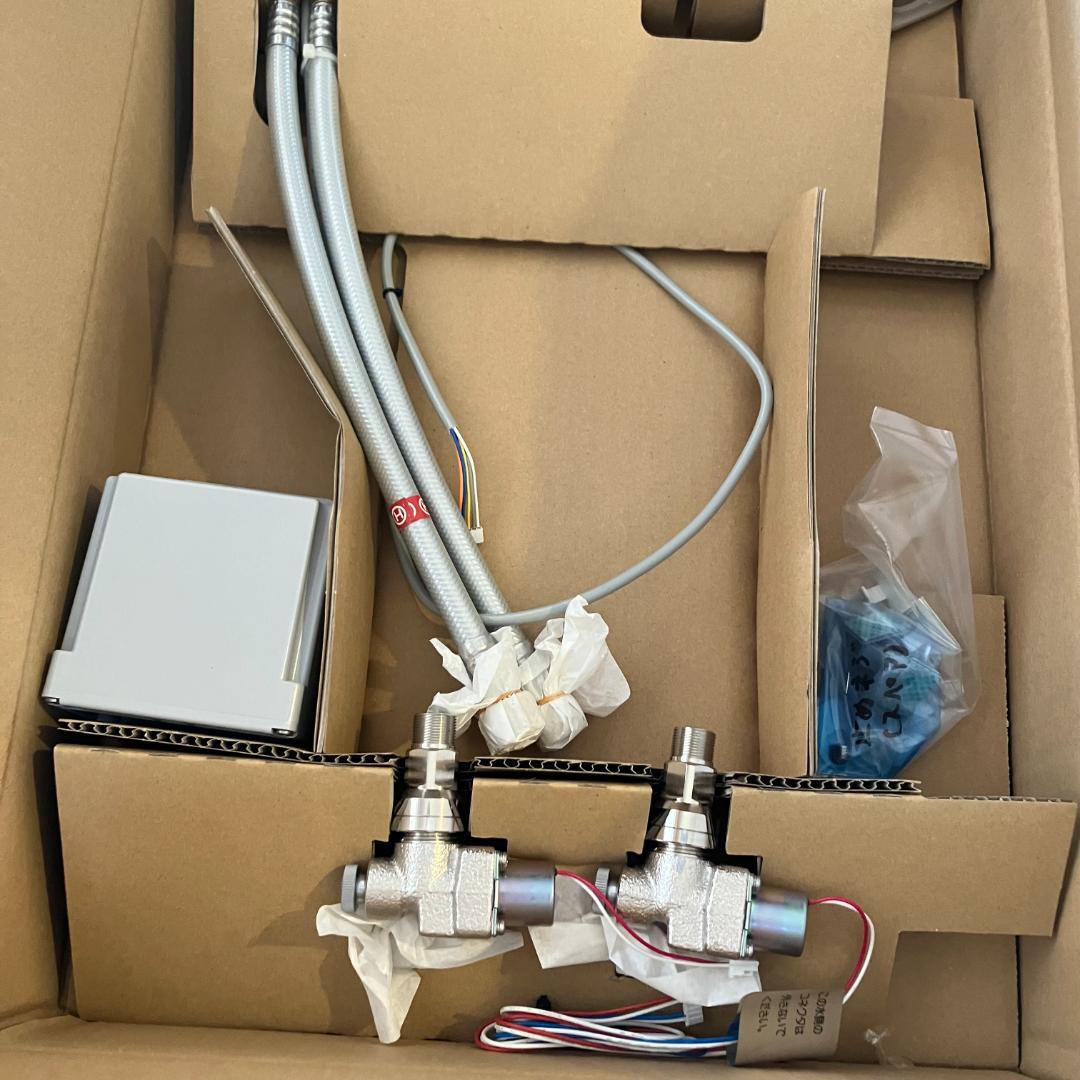 未使用　TOTO 自動水栓 TEK34UP シングル混合水栓 AC100V