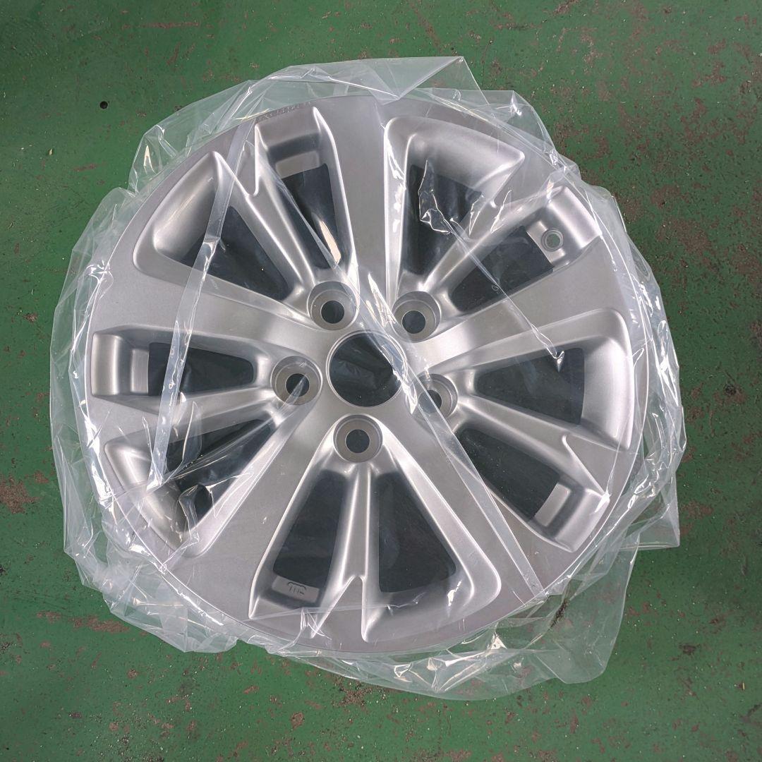 未使用 ヤリスクロス 純正 シルバー ホイール 16インチ