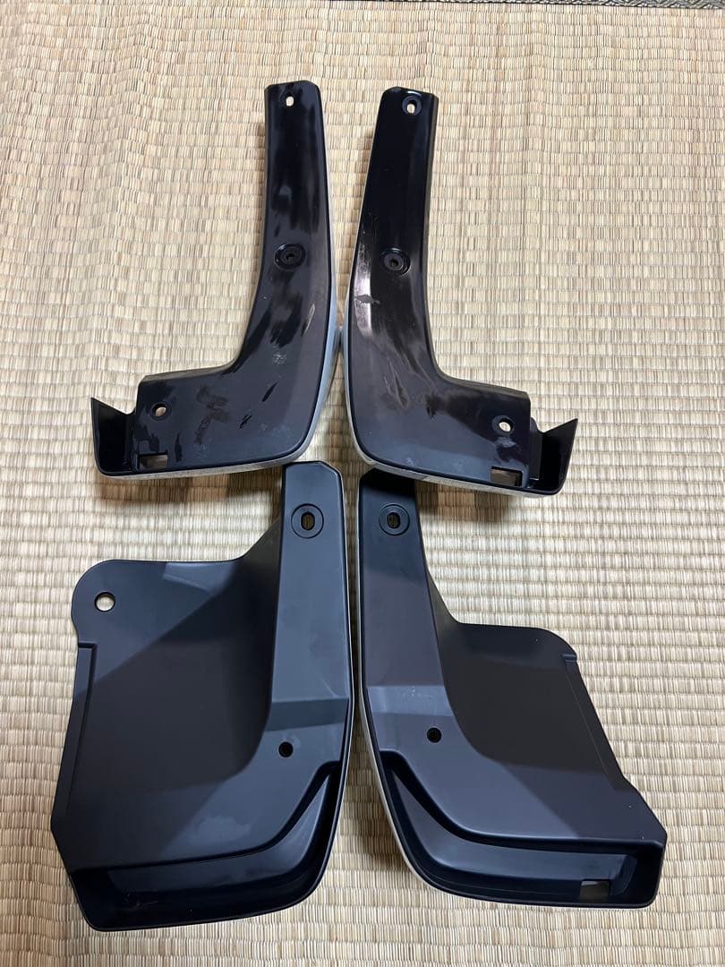 Honda フリードGB5〜8用マッドガード一台分！美品！プラチナホワイトパール