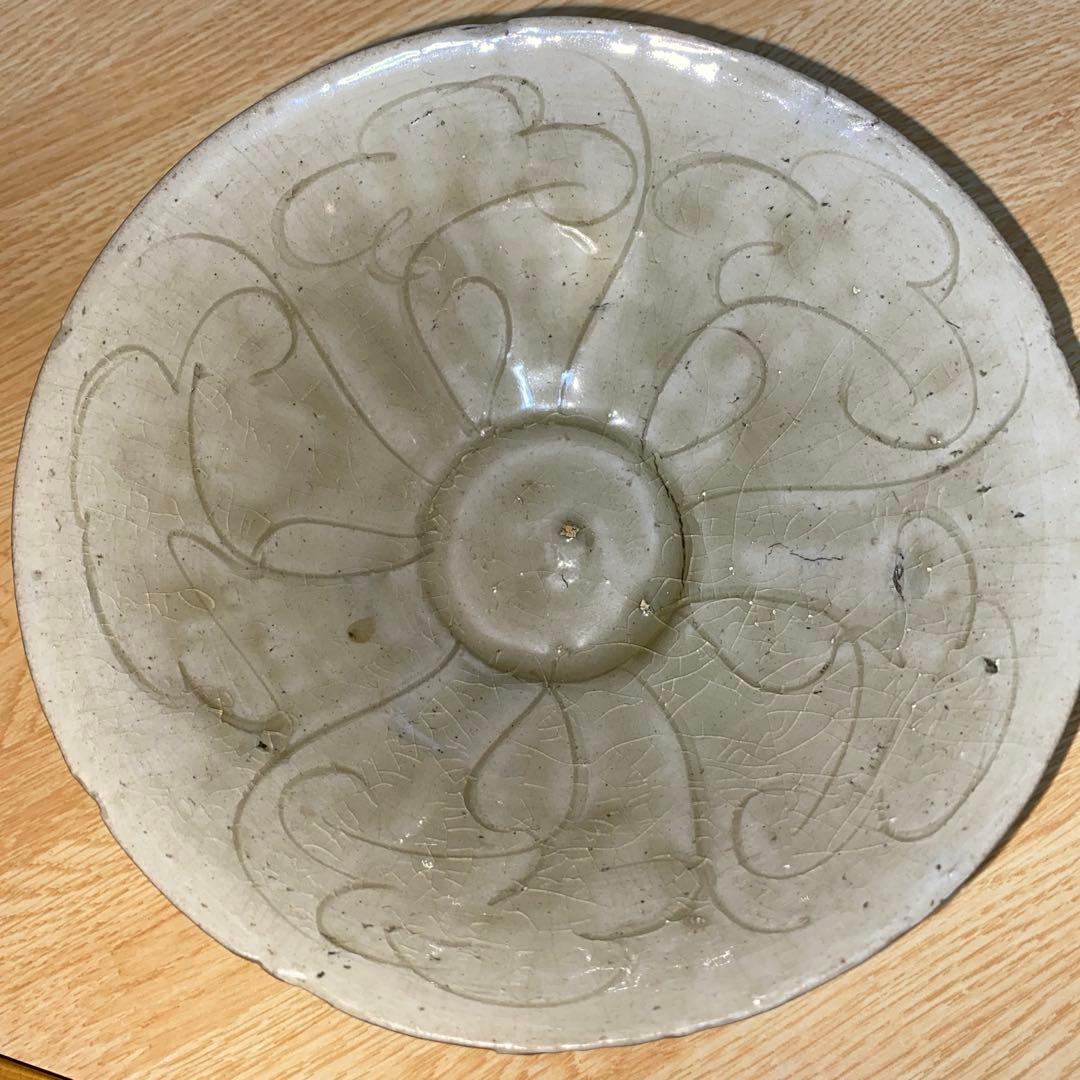 陰刻紋青磁茶碗　宋時代　耀州窯