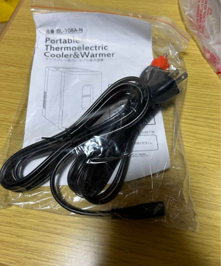 未使用　ポータブル　保冷温庫　8ℓ 車でも使える2電方式　サンリオ