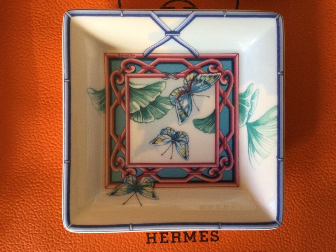 HERMES エルメス　蝶柄小皿　箱紙袋リボン付き 新品未使用