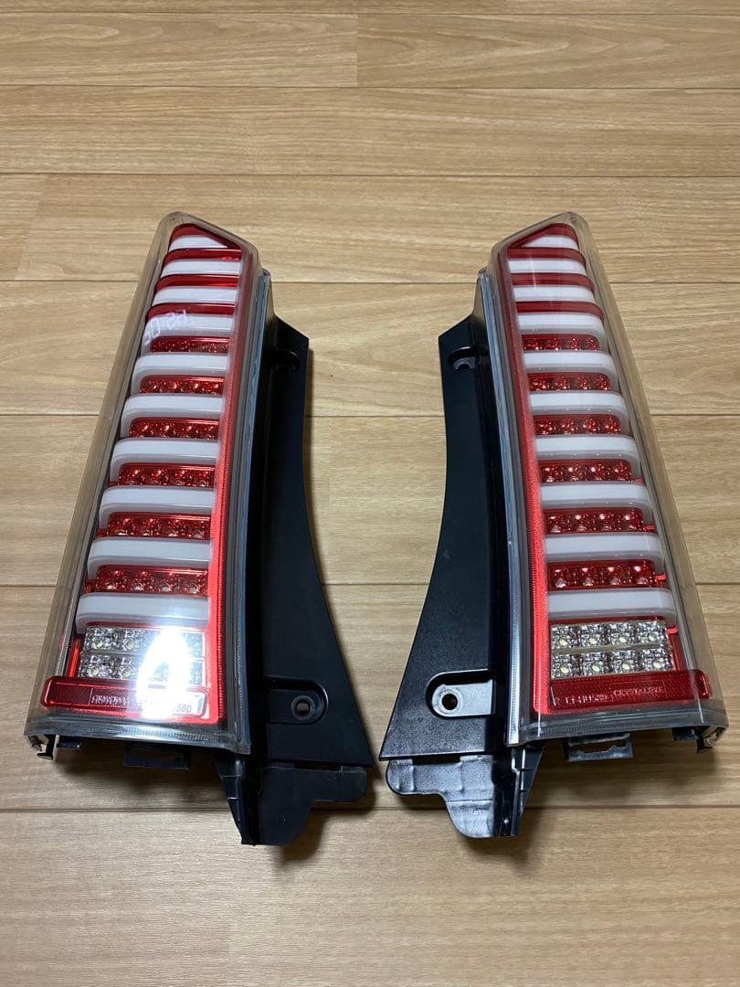 N BOX JF1 クリスタルアイ　テールランプ