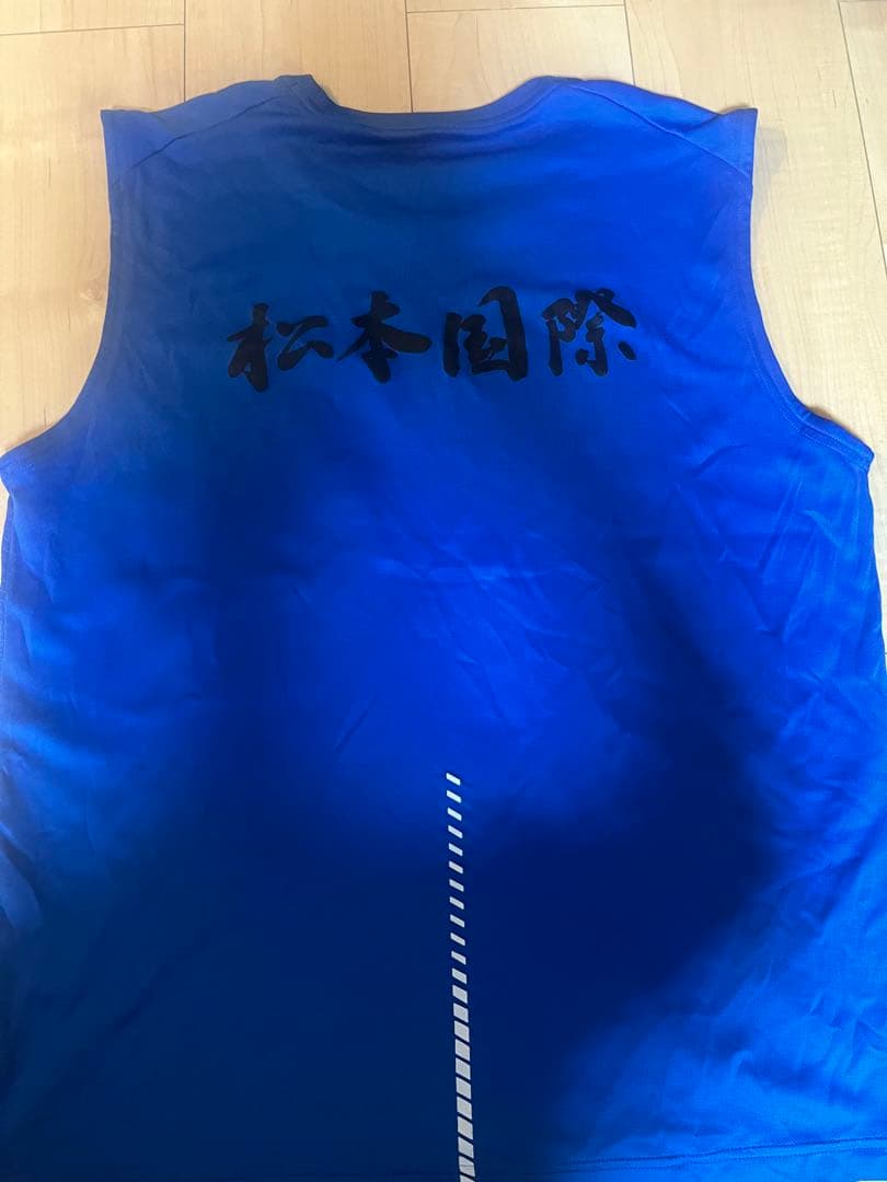 松本国際　バレーボール　ノースリーブ
