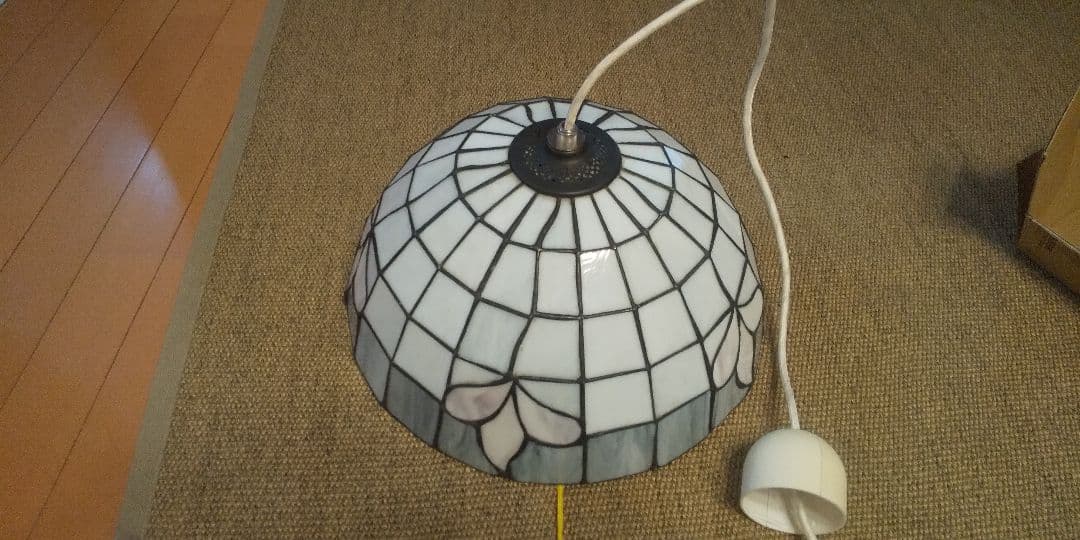 ハンドメイド最安値ステンドグラス3灯式ペンダントライト昭和レトロ　ステンドグラス