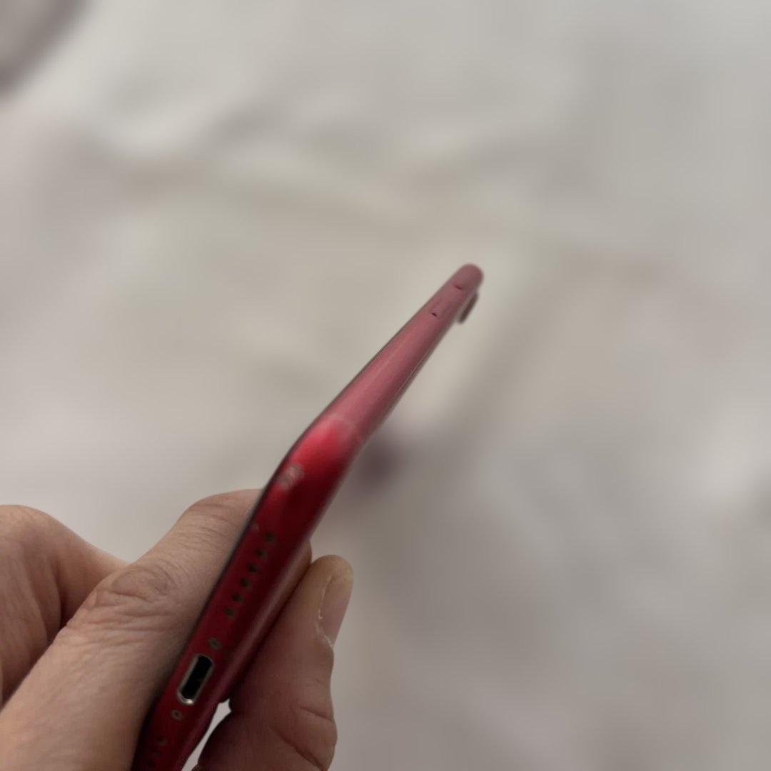 い*ご様 ［画面美品］iPhone8大きなキズなし