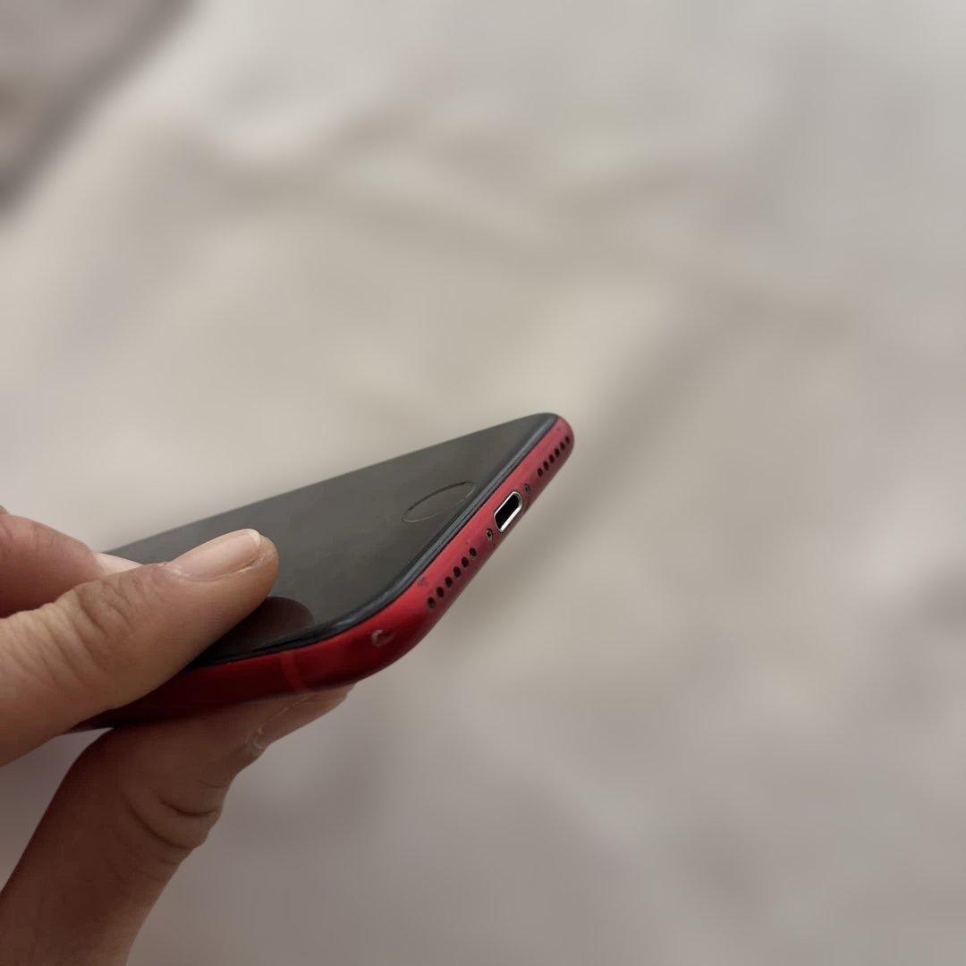 い*ご様 ［画面美品］iPhone8大きなキズなし