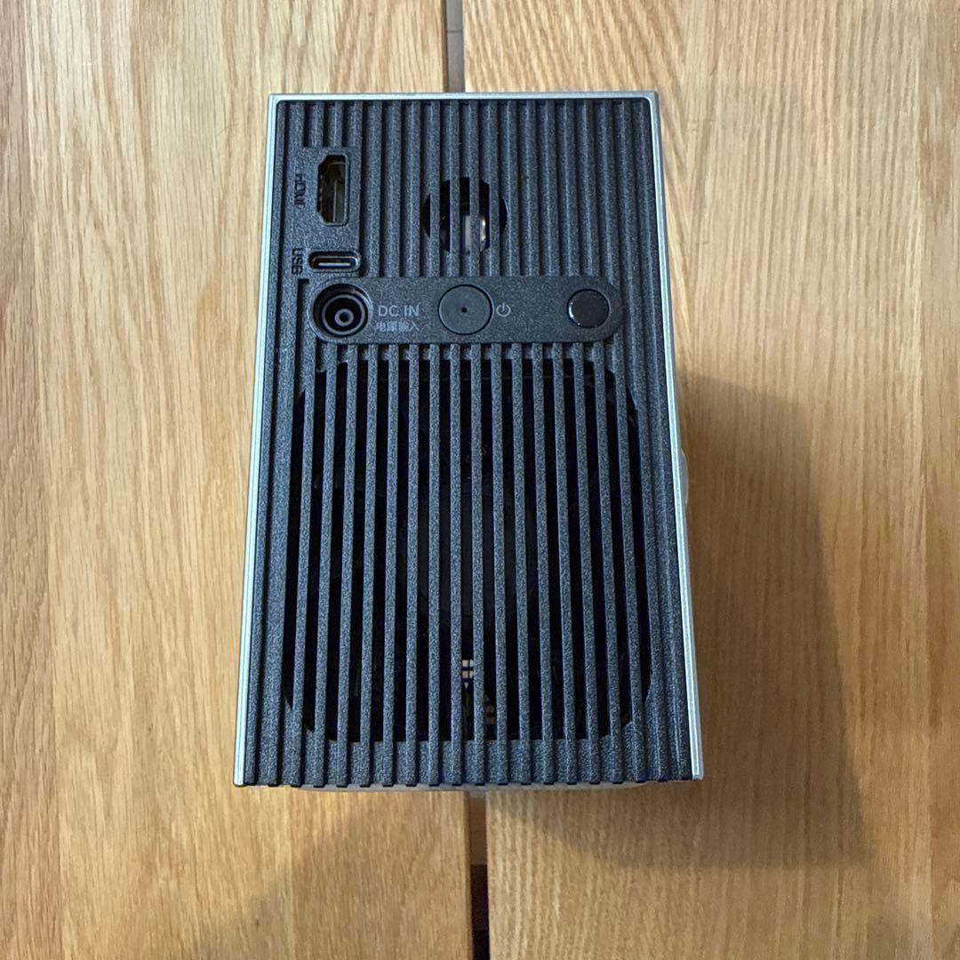 LG CineBeam Q ミニマル4Kレーザープロジェクター HU710PB