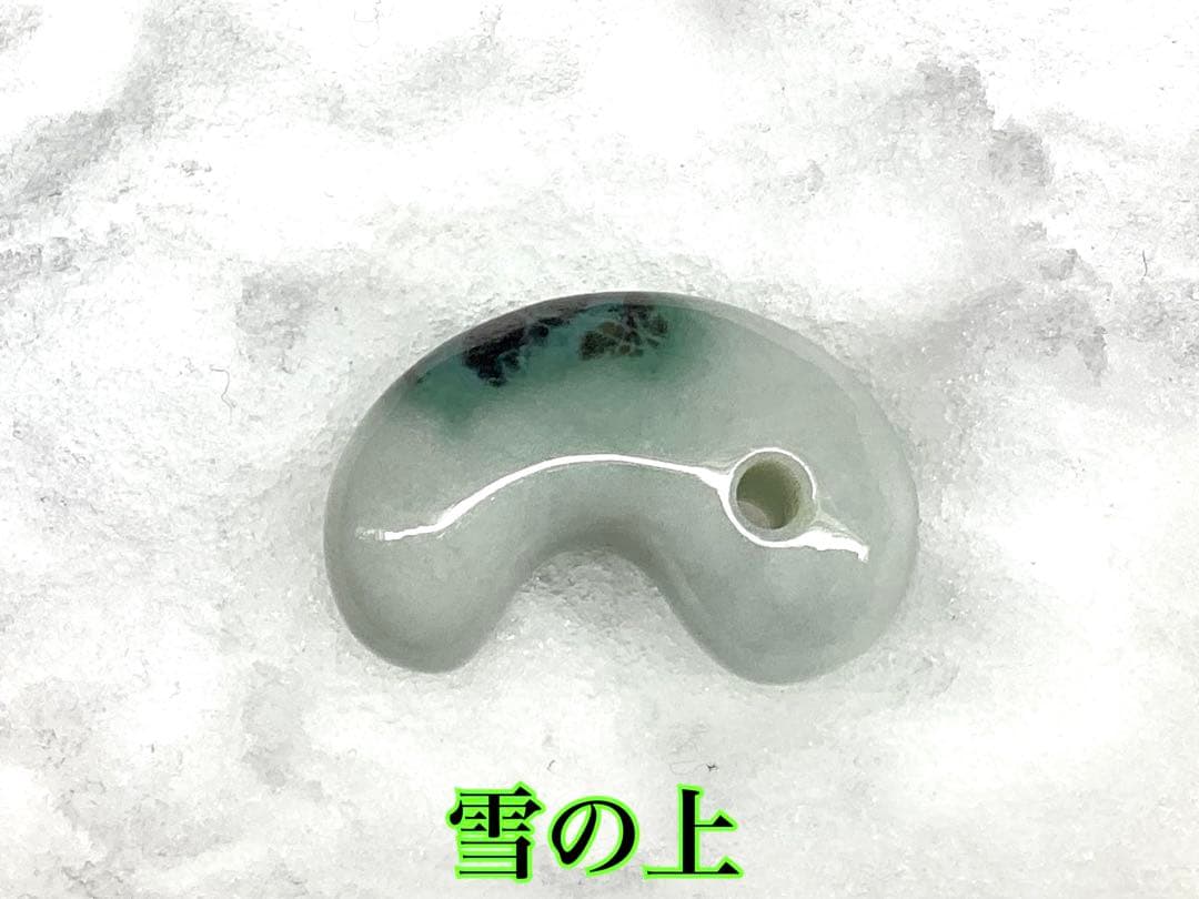 ✳味身絶品‼️高価糸魚川翡翠勾玉　微細な結晶に濃厚な緑　身近な御守りに　本物を‼️