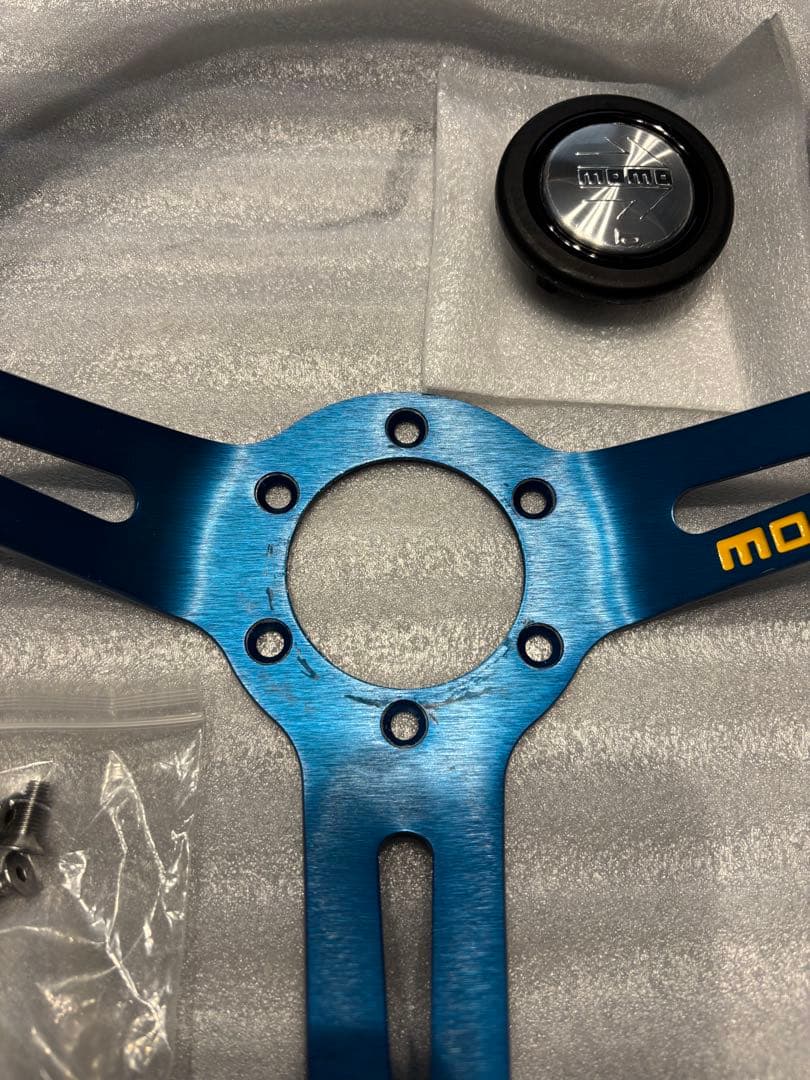 Momo ステアリング MOD.08 M-59