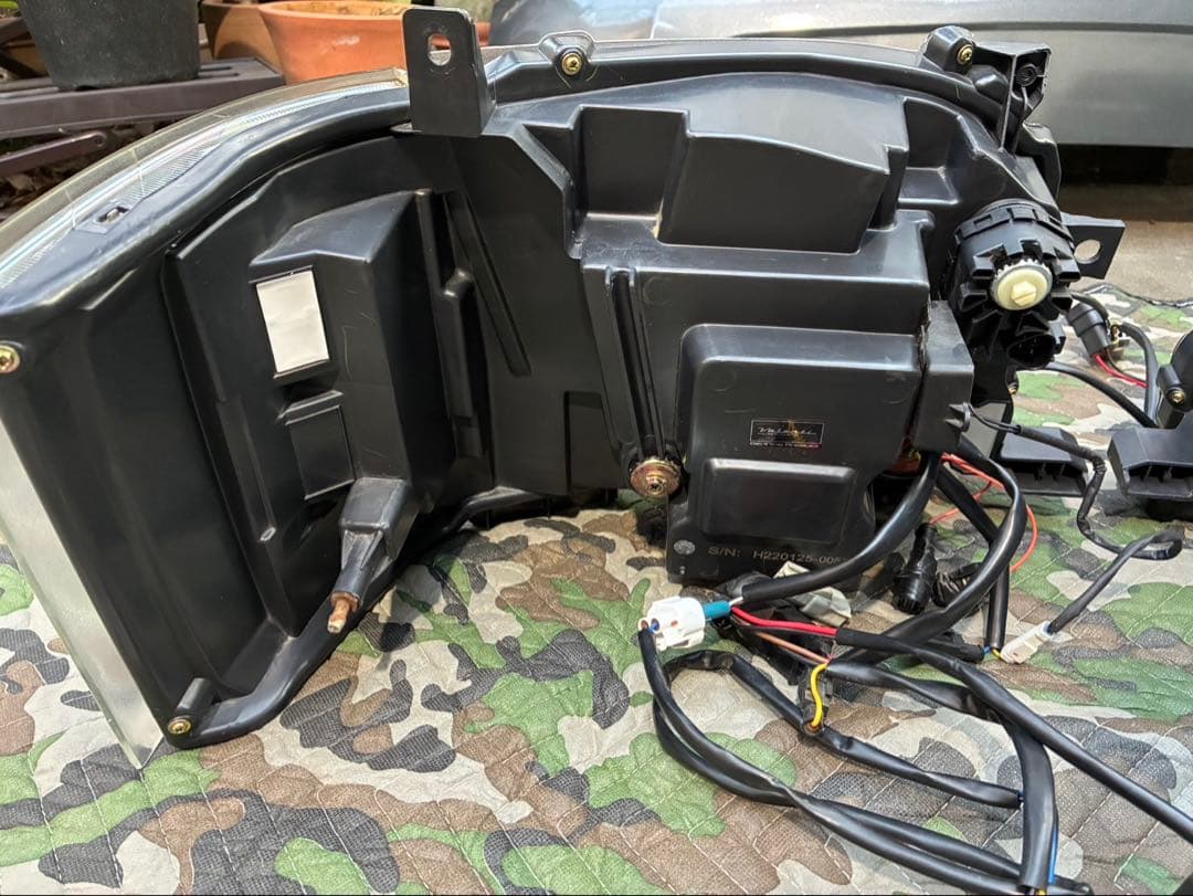 ハイエース　ヘッドライト　ヴァレンティ VALENTI