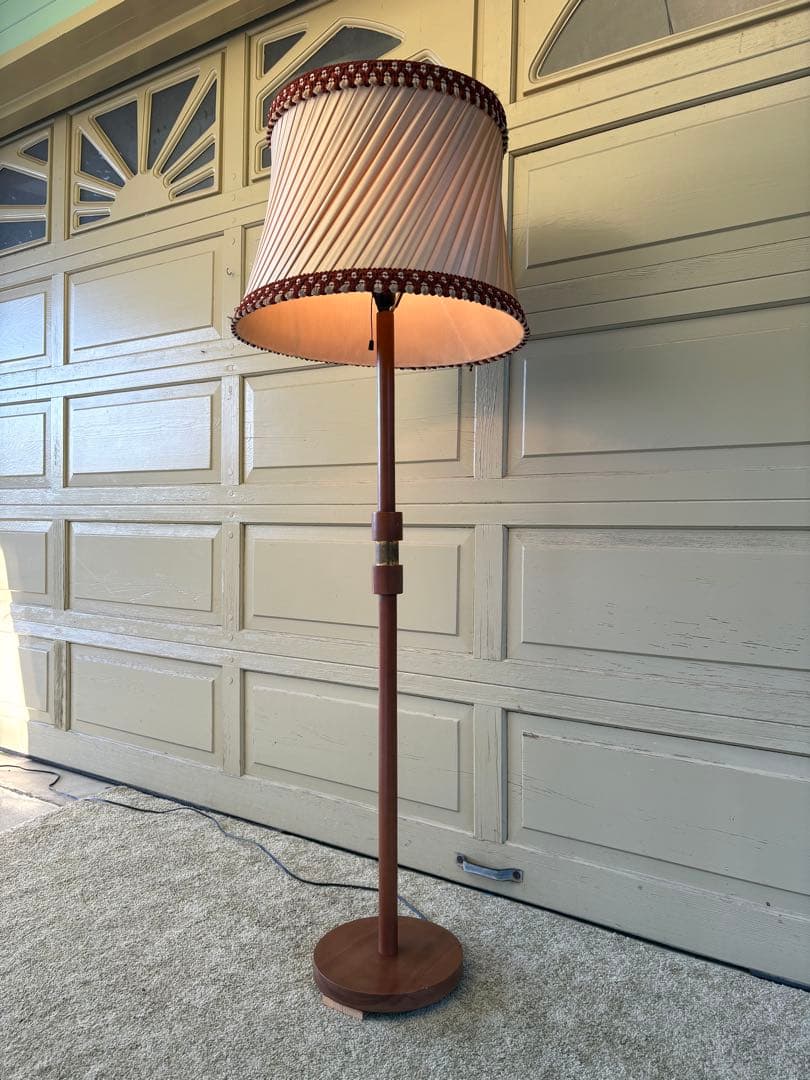 【ちーちゃん】木製フロアスタンドランプ プリーツシェード付き