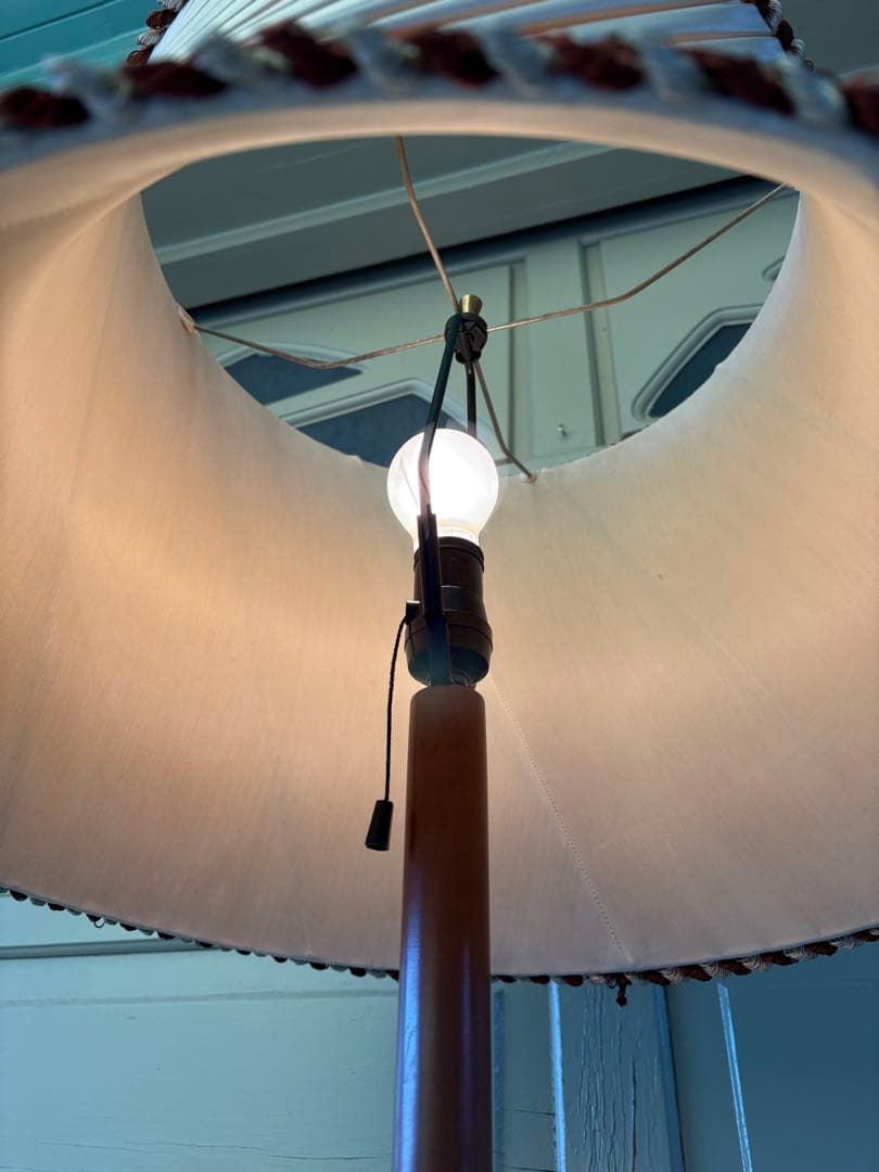 【ちーちゃん】木製フロアスタンドランプ プリーツシェード付き