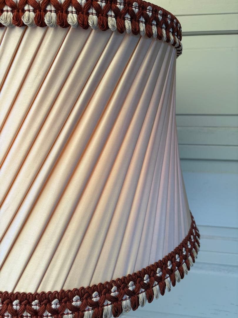 【ちーちゃん】木製フロアスタンドランプ プリーツシェード付き