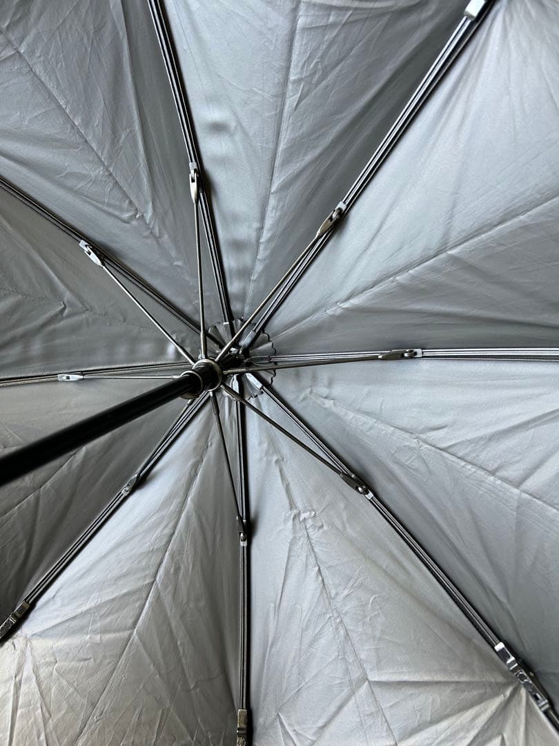 【サンバリア100】折り畳み日傘　2段折　フリル　黒　収納袋付き