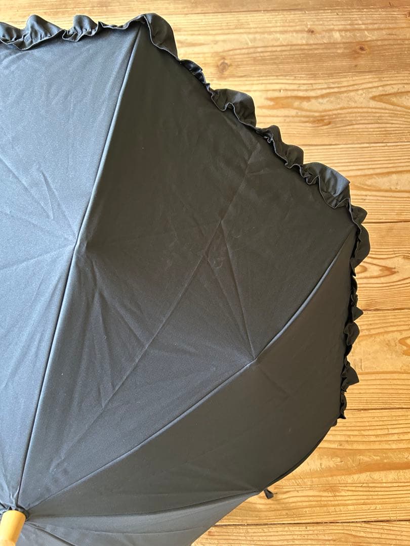 【サンバリア100】折り畳み日傘　2段折　フリル　黒　収納袋付き