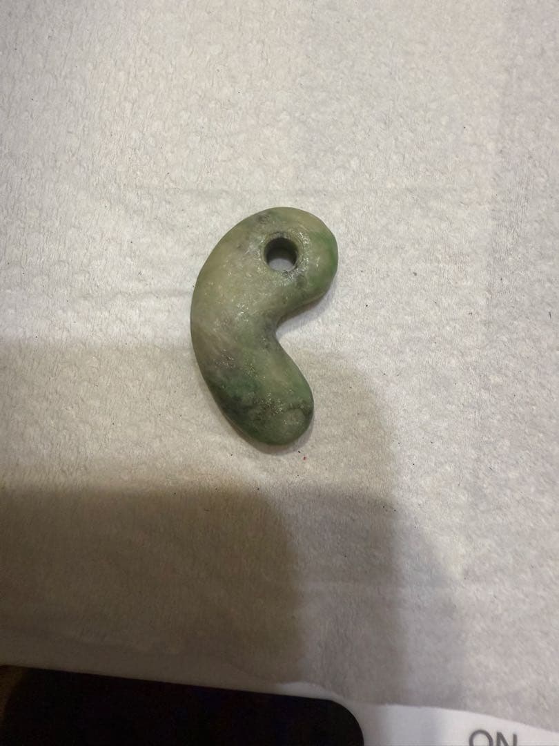 糸魚川翡翠‼️勾玉‼️ 透光性‼️８g‼️送料無料‼️破格出品‼️