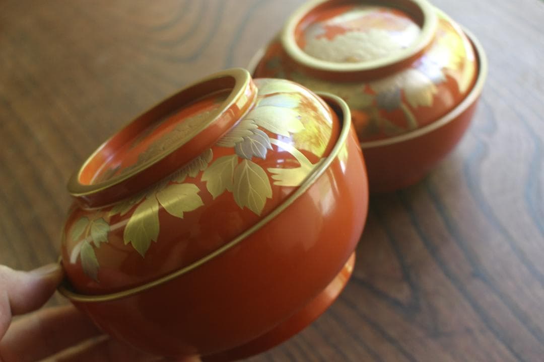 時代逸品！時代金縁朱漆に極上牡丹蝶螺鈿蒔絵の映えるお椀2点（検輪島塗蒔絵椀雑煮椀