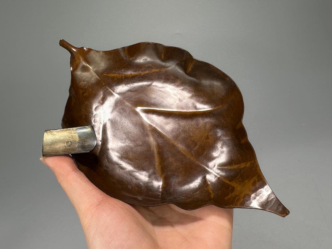 銅製　葉っぱ形灰皿　在銘　供箱