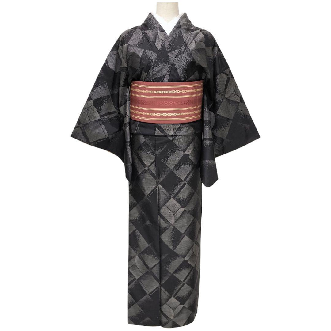 【本場大島紬】 斜め格子模様 菱　ダイヤ　正絹　カジュアル　黒　織り　紬　美品