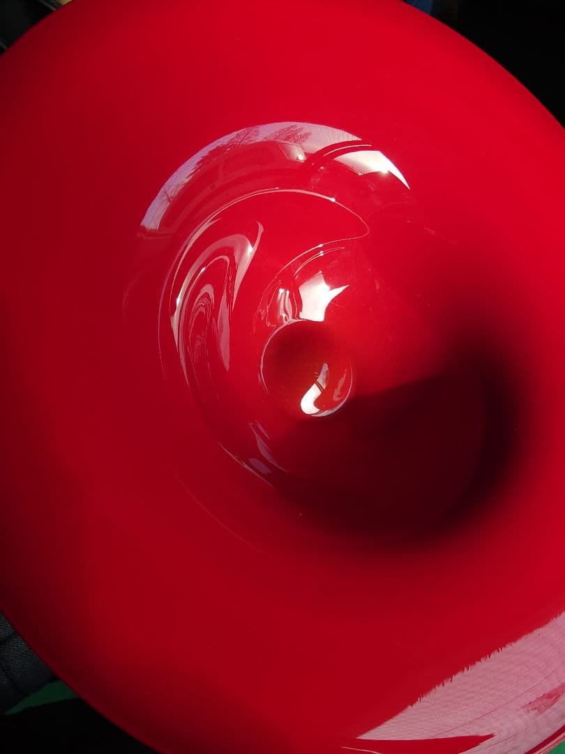 ★値下げセール★　イタリア製　赤色ガラス皿 黒色台座付き