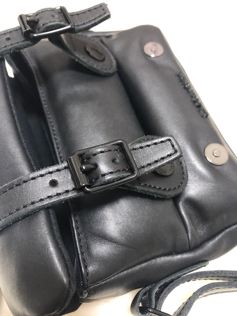 ドクターマーチン　7インチ サッチェル パデッド　ショルダーバッグ