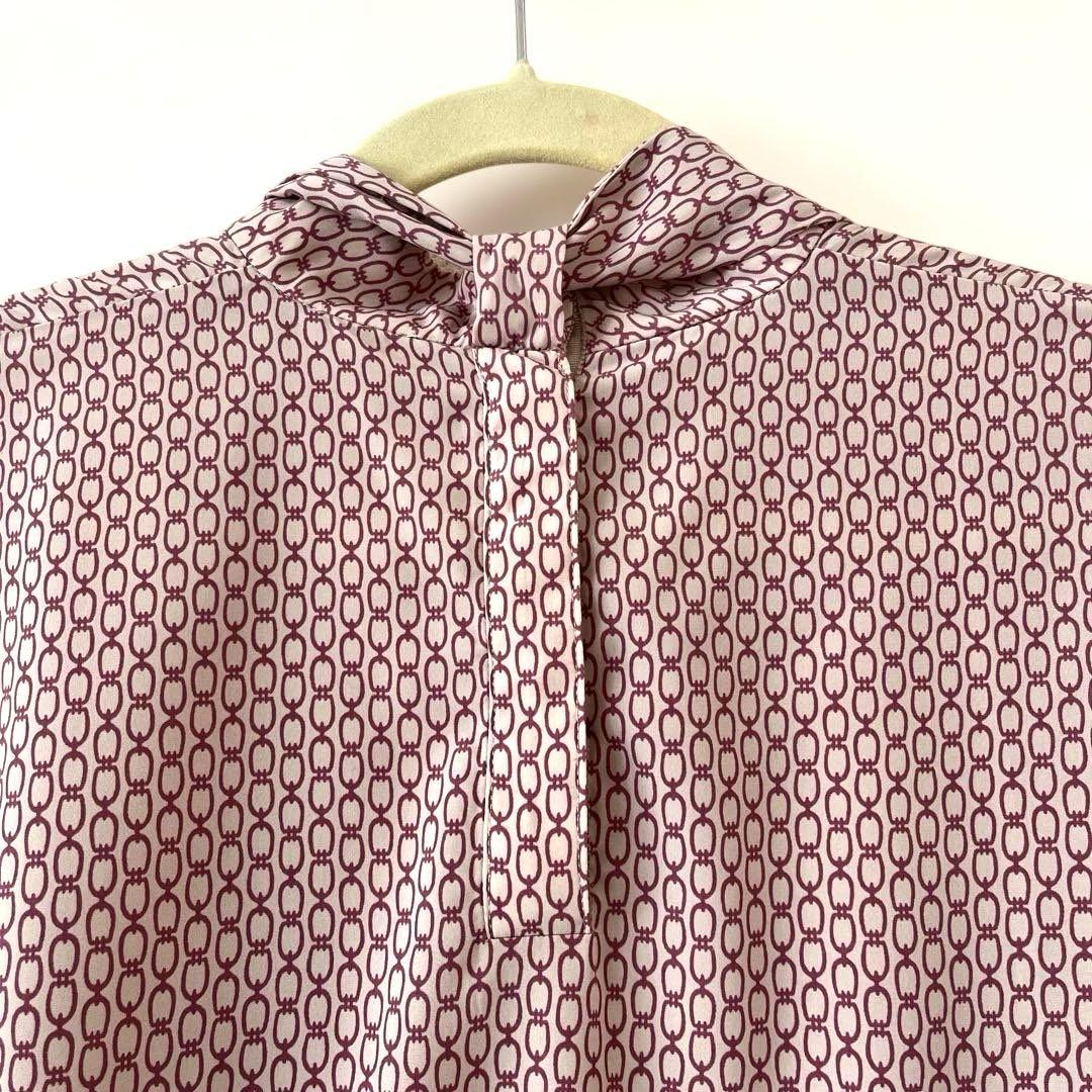 SOEJU ソージュ チェーン柄ボウタイブラウス ピンク