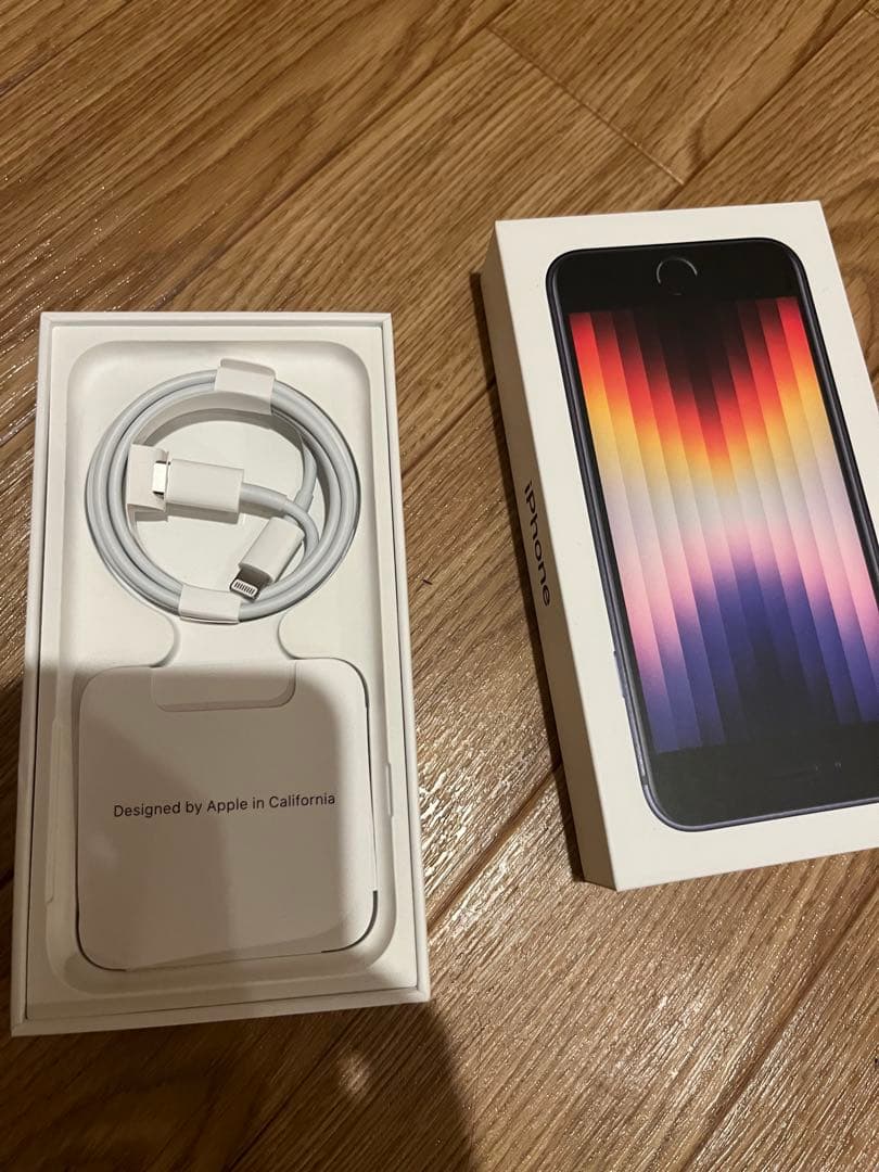 と*ん様 iPhone SE 第3世代 64GBバッテリー96%