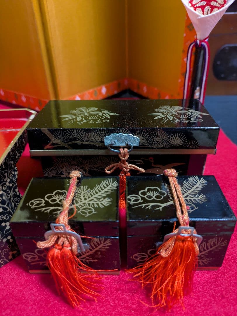 八重の衣のお雛様〜アンティーク雛道具と一緒に〜