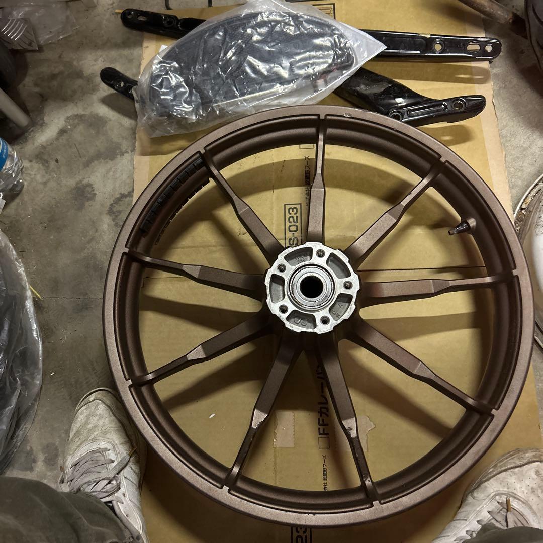 HD FXL RSTフロントホィール撤去品純正品になります。