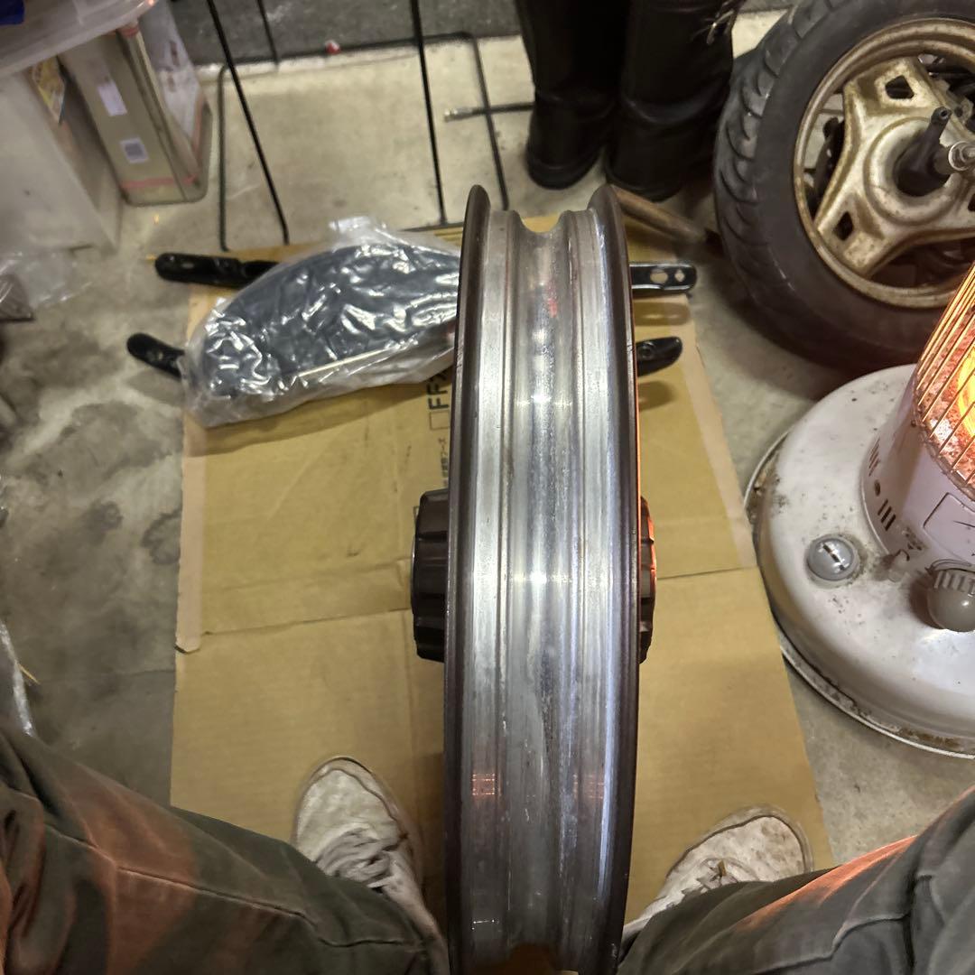 HD FXL RSTフロントホィール撤去品純正品になります。