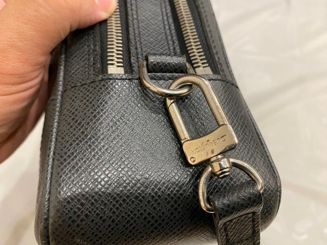 LOUIS VUITTON ルイ ヴィトン タイガ パヴェル セカンドバッグ　黒