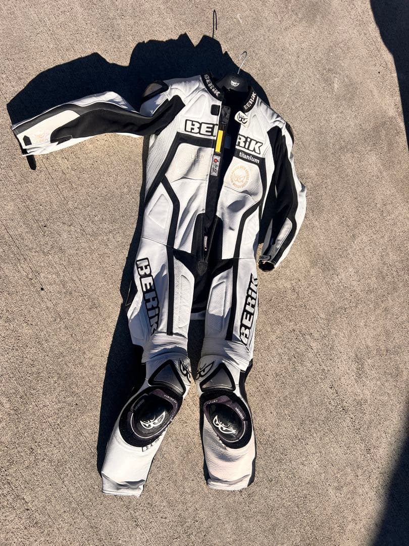 ベリック レーシングスーツ