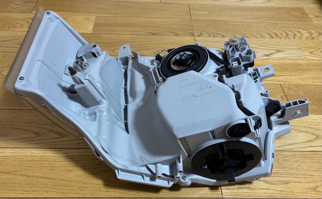 ハイエース 純正ヘッドライト 左右セット