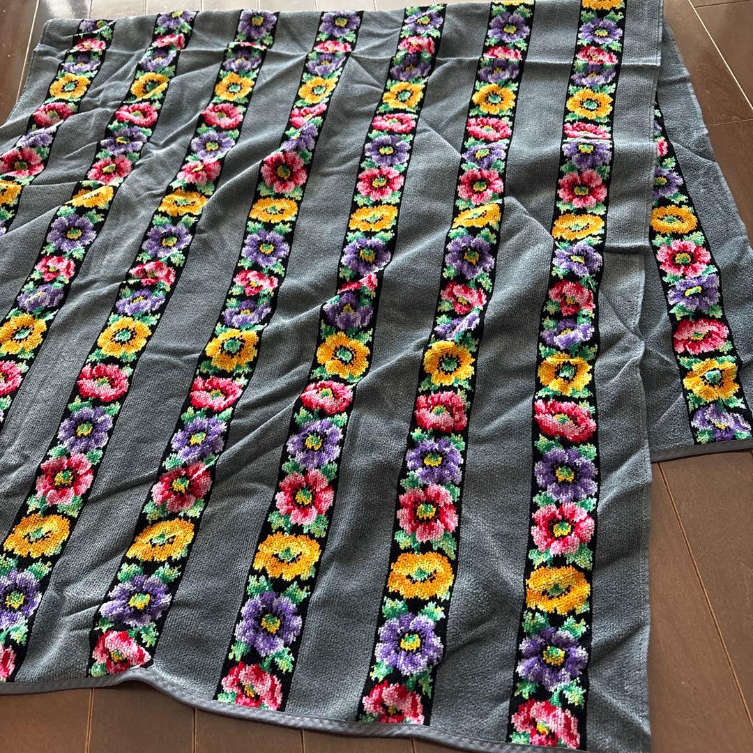 未使用　フェイラー　バスタオル　アネモネ　FEILER 花柄　グレー系