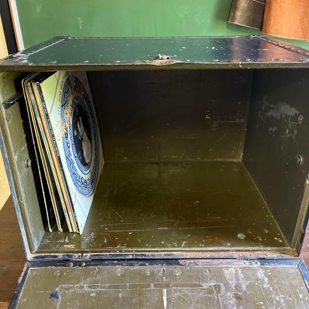 ヴィンテージ金属製　軍？ボックス