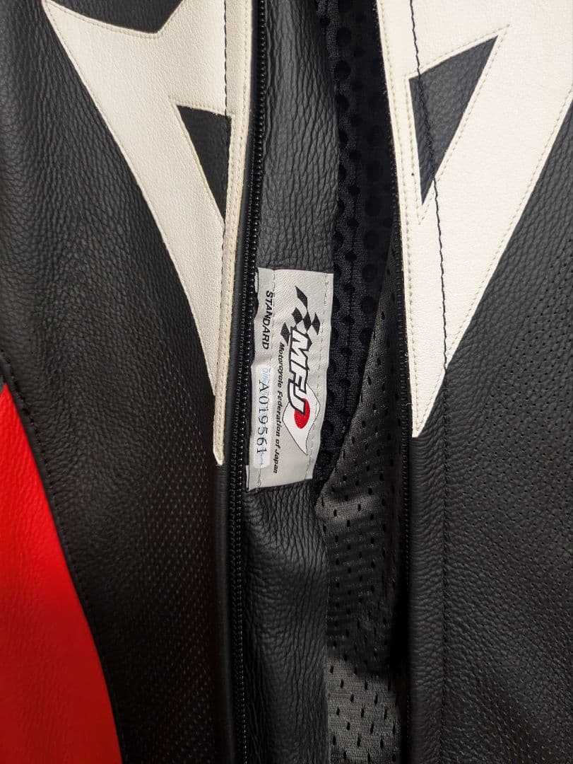 けびん　ダイネーゼ　LAGUNA SECA 5　レーシングスーツ