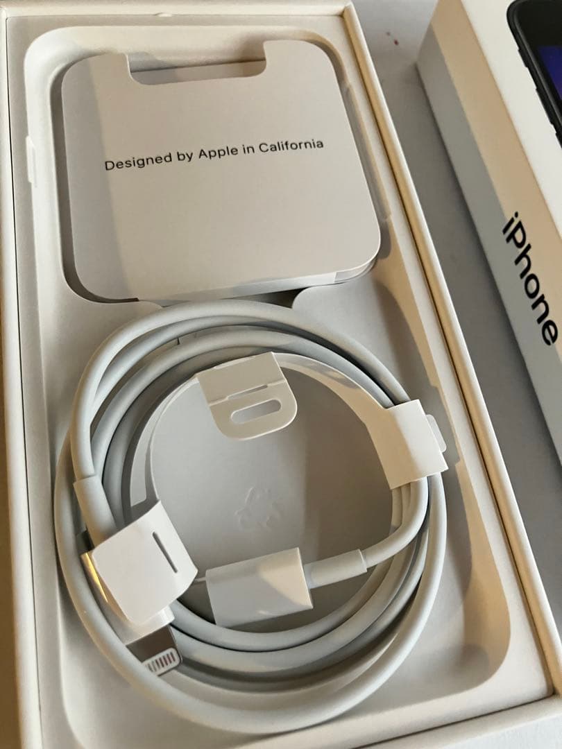 【中古・箱付き】Apple iPhone SE 第3世代 64GB 本体