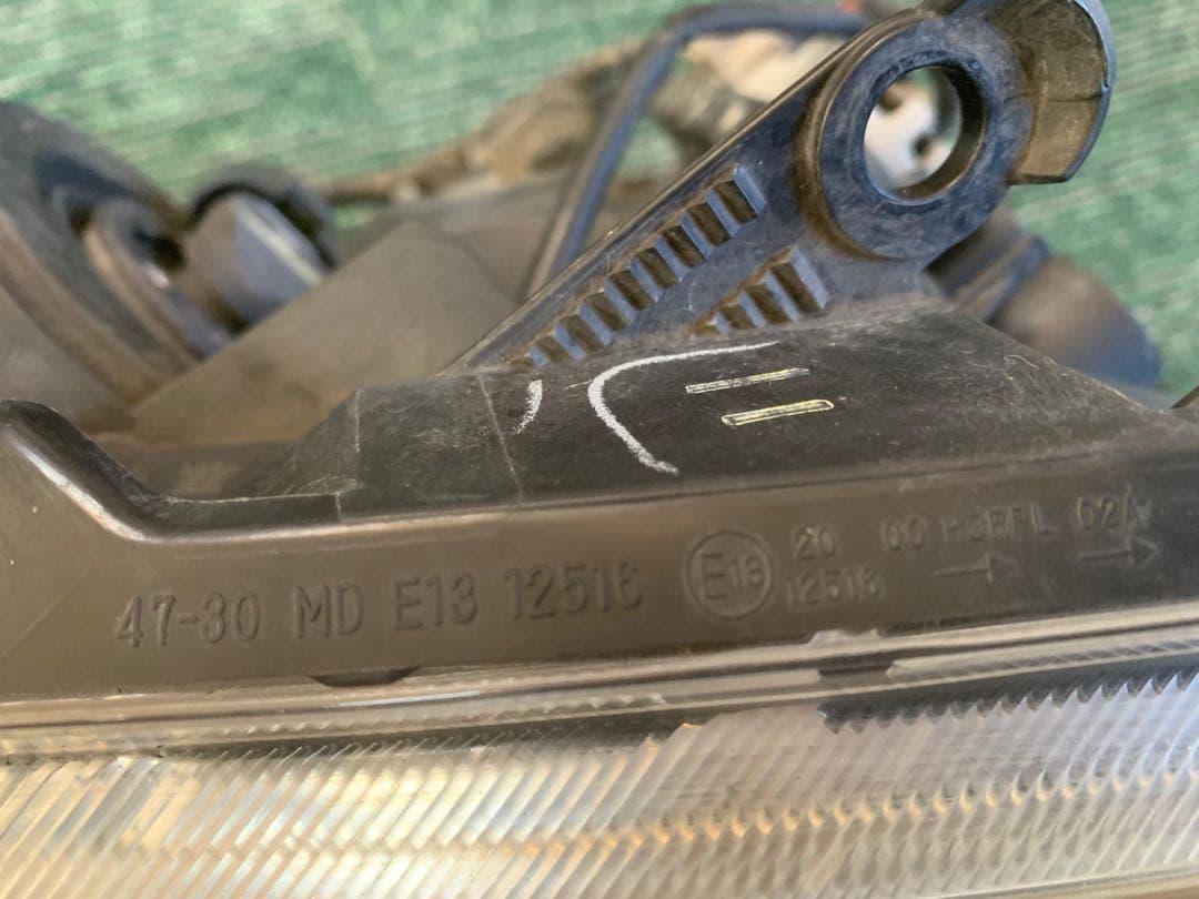 Toyota ZVW30プリウス ペアヘッドライト LED KOITO47-30