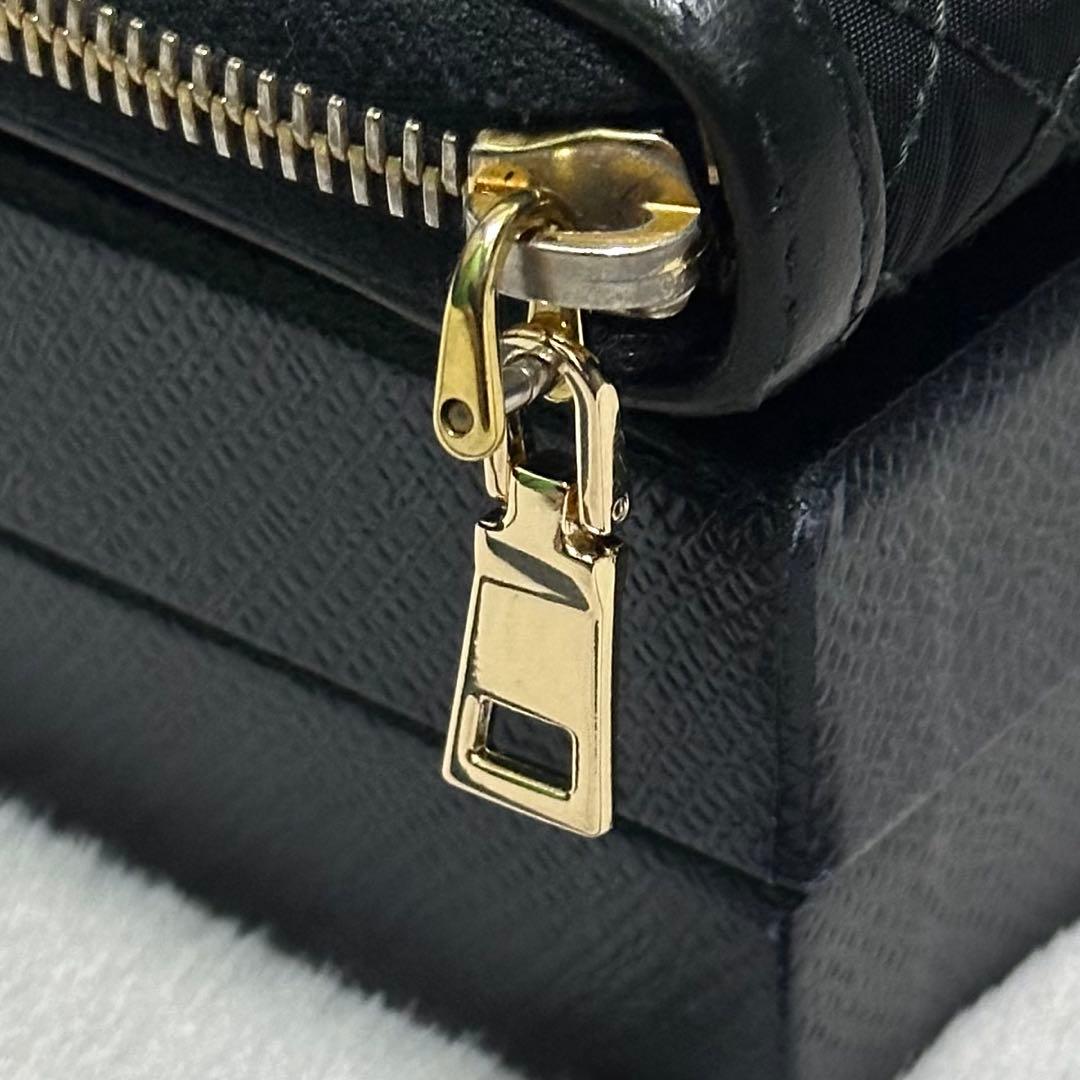 PRADA 長財布　キルティング　ナイロン　ゴールドロゴ ラウンドファスナー