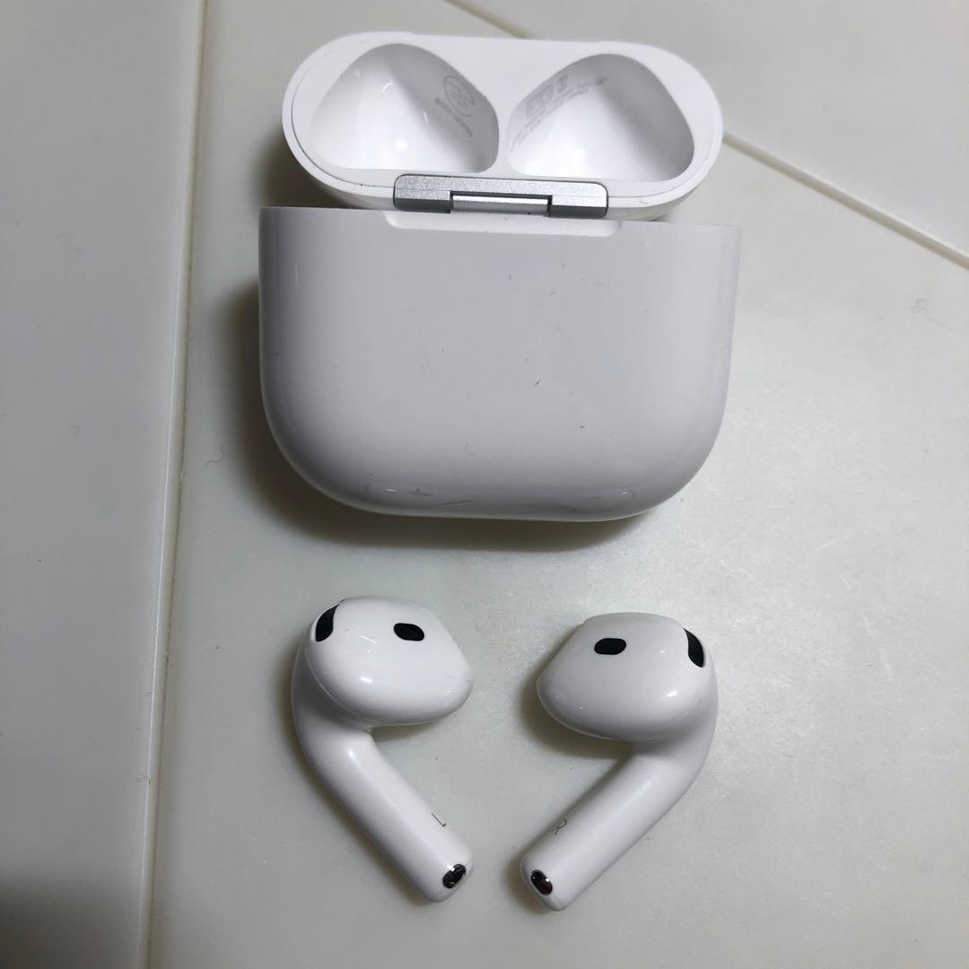 Apple AirPods 第4世代　ANC ノイズキャンセリング付き
