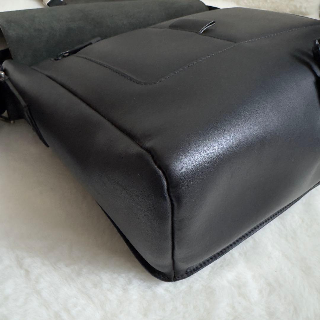 美品　プラダ　レザー　ショルダーバッグ　ブラック　ギャランティーカード付属