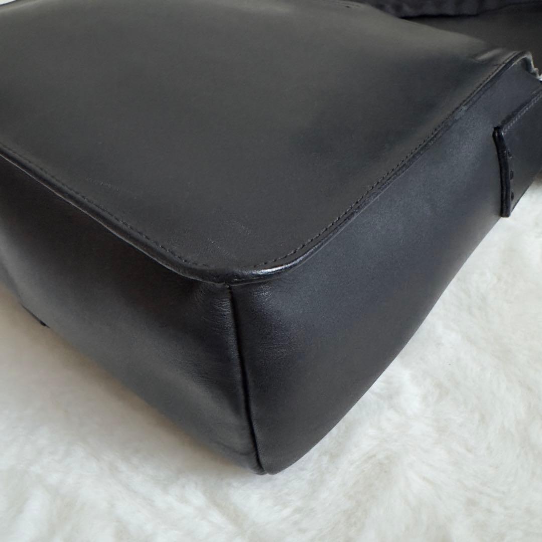 美品　プラダ　レザー　ショルダーバッグ　ブラック　ギャランティーカード付属