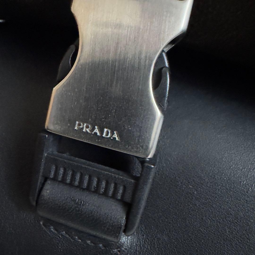美品　プラダ　レザー　ショルダーバッグ　ブラック　ギャランティーカード付属