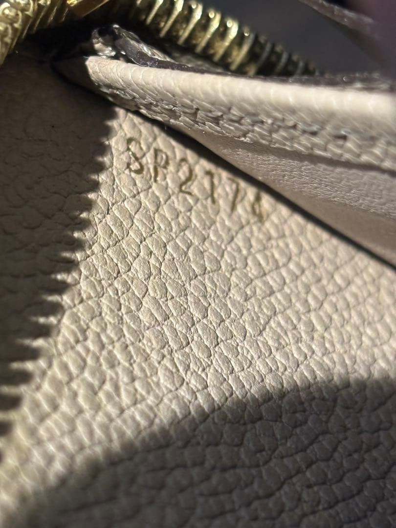 Louis Vuitton ヴィトン　アンプラント　ラウンドファスナー長財布