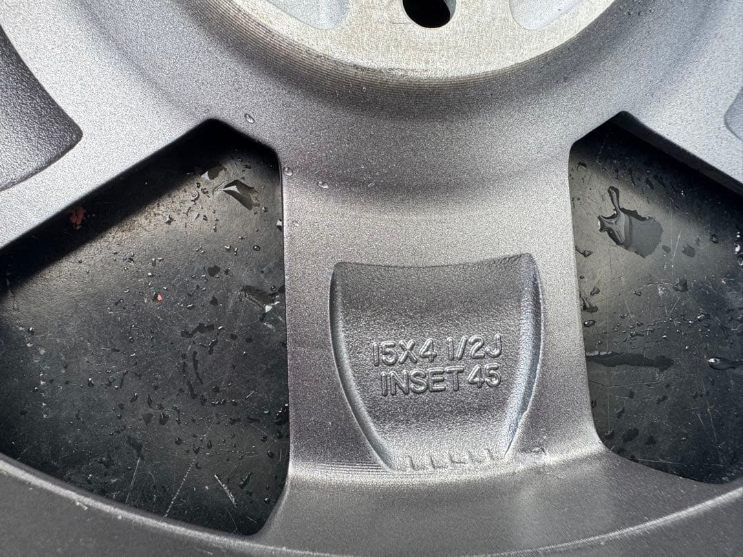 新車外し‼︎ タフト　純正 15インチホイール　グレー　センターオーナメント付き①