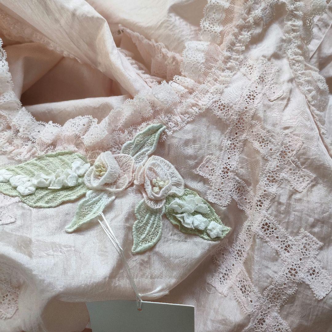 【新品未使用】ヒスクローネ さえら 花の刺繍のエプロン