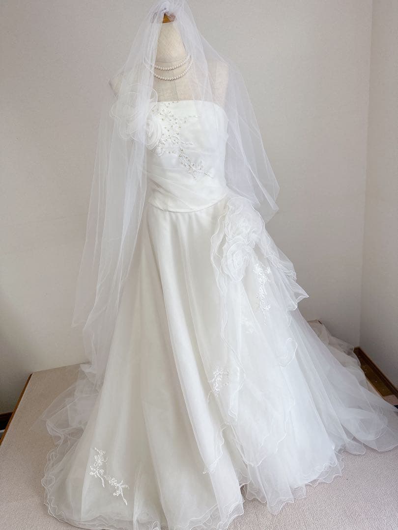 純白ウェディングドレス　チュールたっぷり　リブラリベラ　9号〜13T 美品N