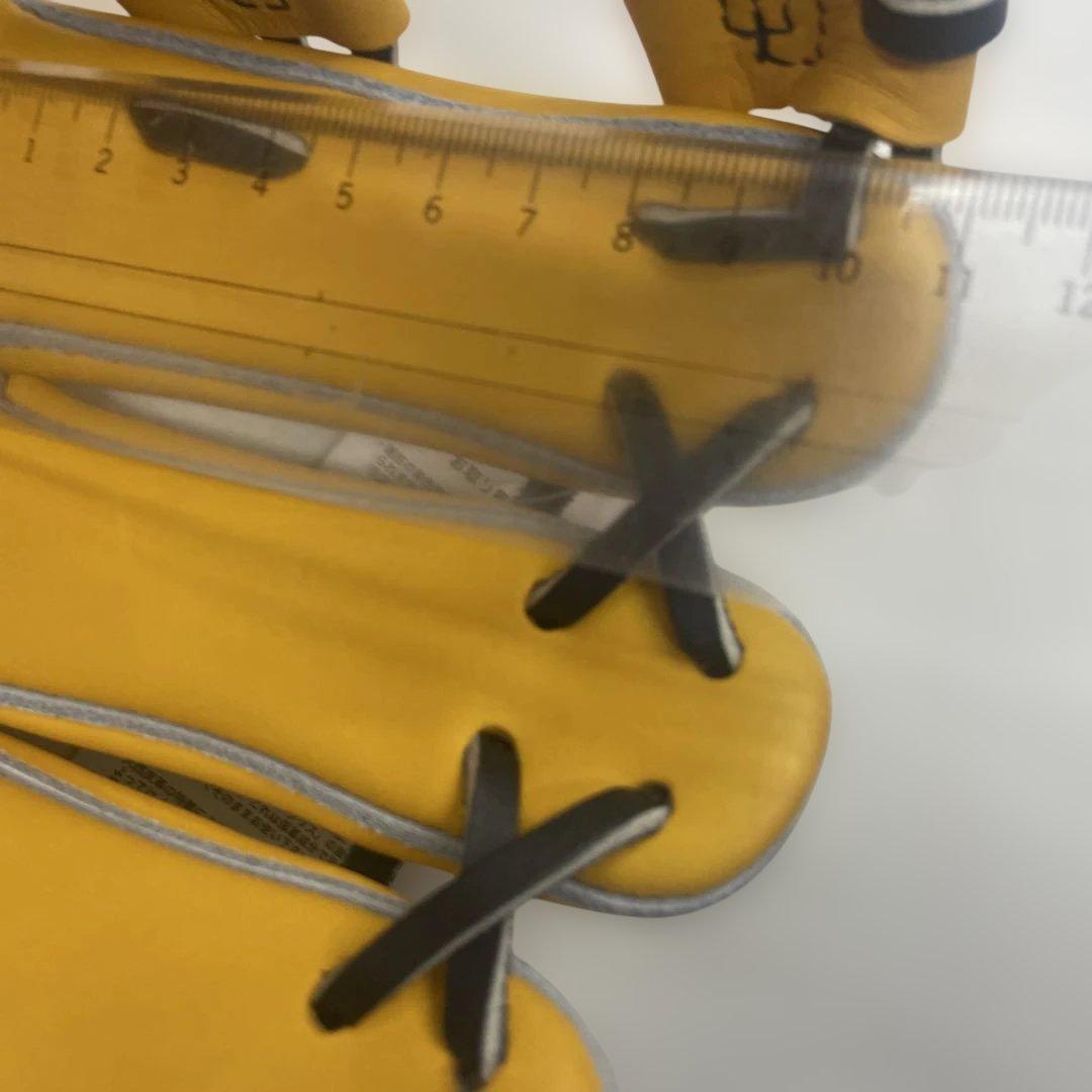 レア Under Armour TWIL イエローグローブ 内野手 袋付き